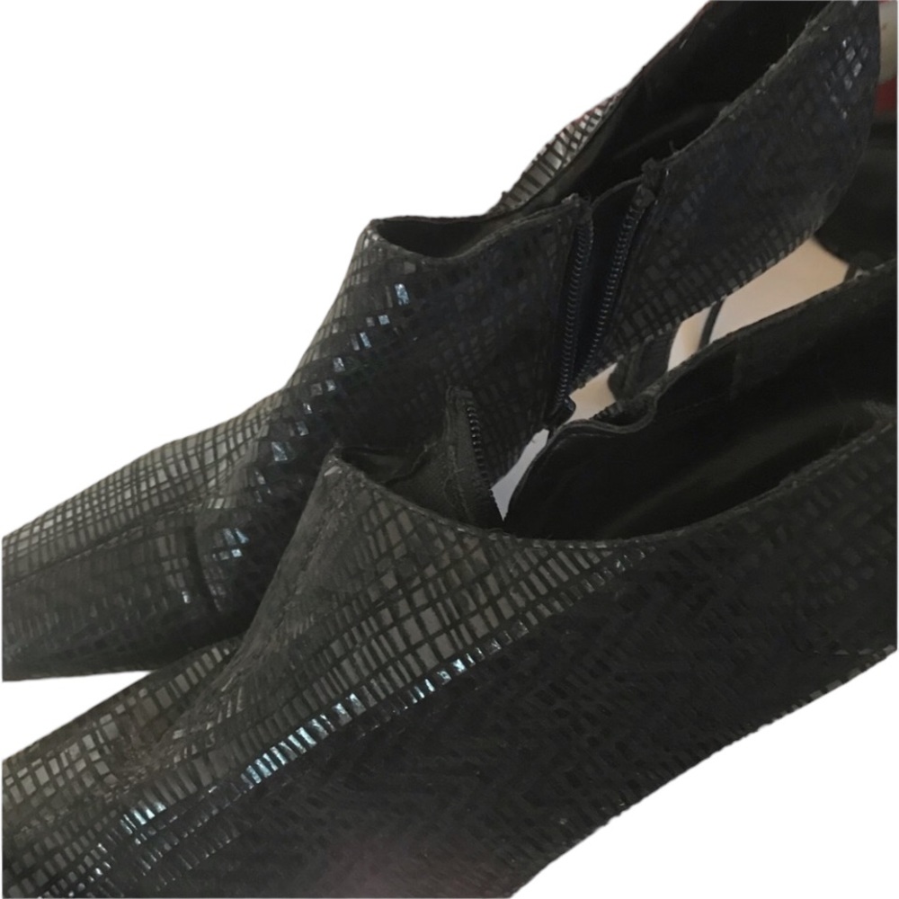 Wild Rose size 10 black alligator embossed shoe bootie faux leather